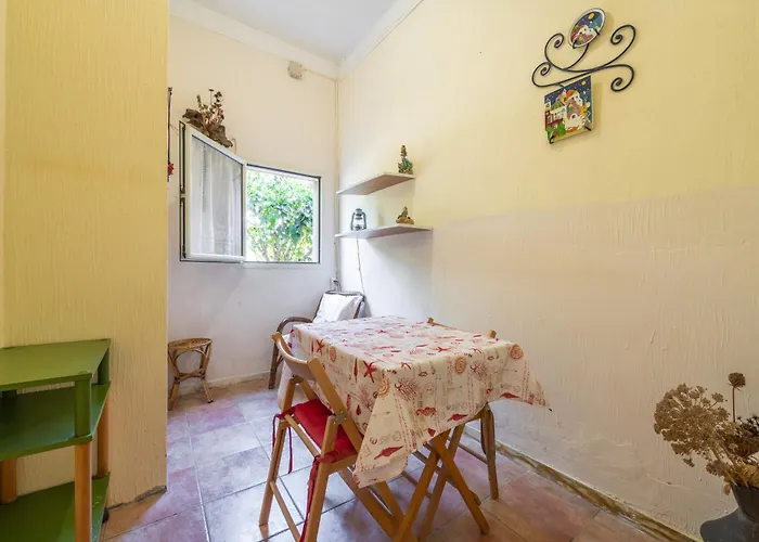 Ondina T * Carloforte (Isola di San Pietro)