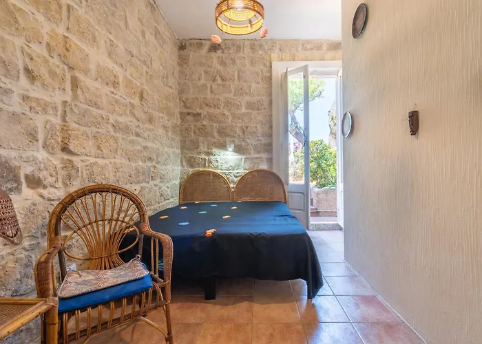 Ondina T * Carloforte (Isola di San Pietro)